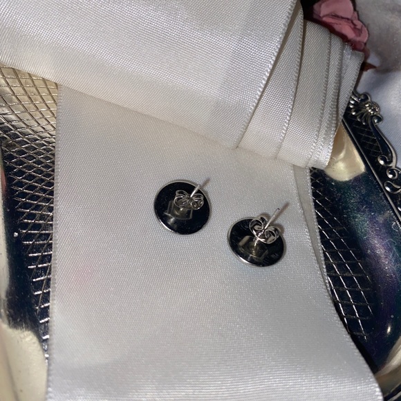 Druzy Resin Studs - Picture 3 of 3